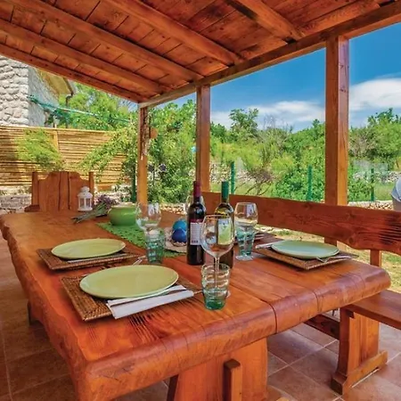 Ruby Beachfront By Guide Villa