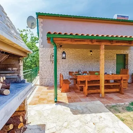 Ruby Beachfront By Guide Šilo