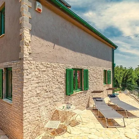 Ruby Beachfront By Guide Villa *