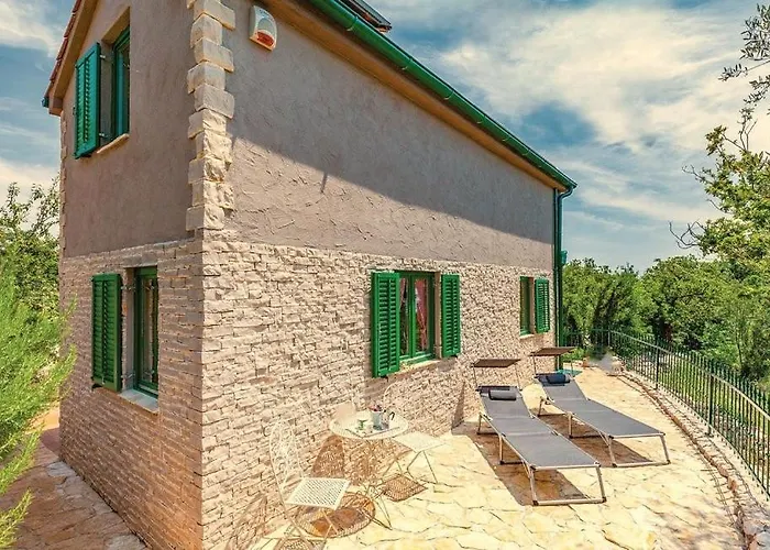 Ruby Beachfront By Guide Villa *