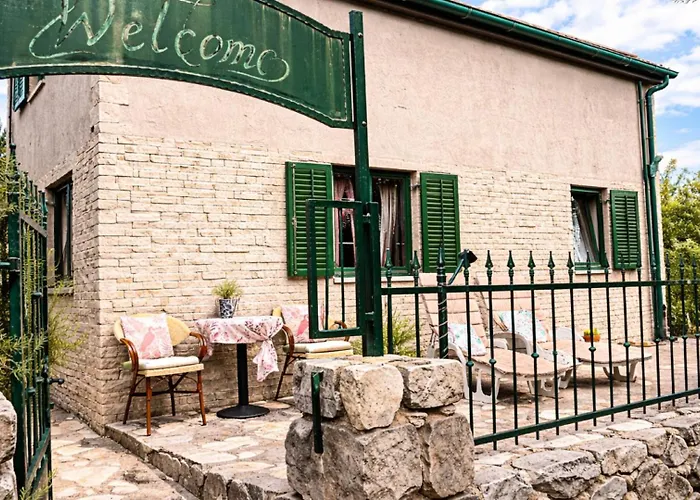 ヴィラ Ruby Beachfront By Guide Dobrinj