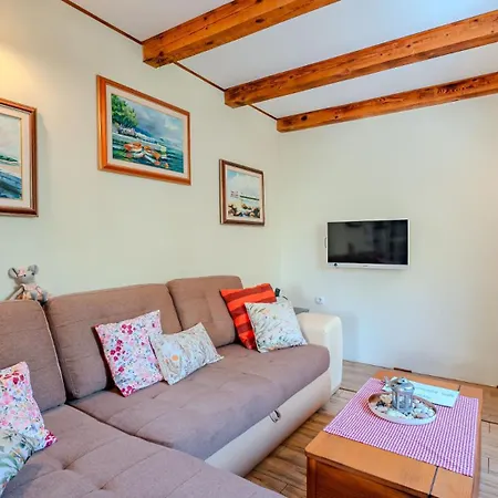 Villa Ruby Beachfront By Guide Dobrinj